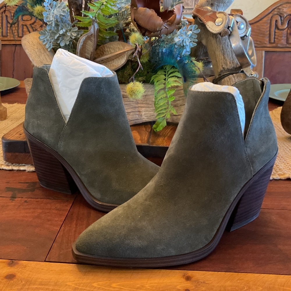 ankle boots